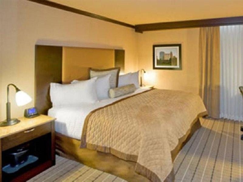 Wyndham Garden Oklahoma City Resort & Conference Hotel Near Airport, Fairgrounds Paycom & I40 Экстерьер фото