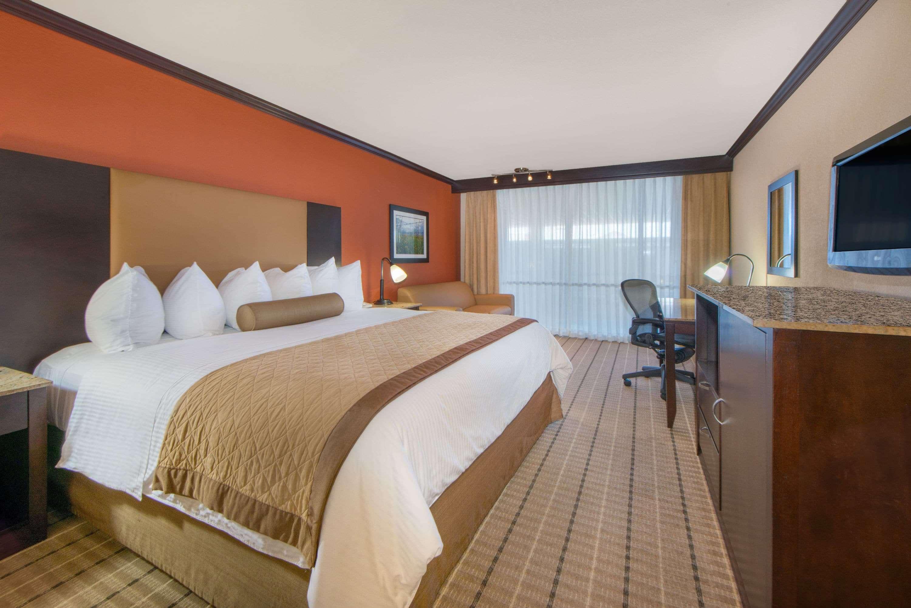 Wyndham Garden Oklahoma City Resort & Conference Hotel Near Airport, Fairgrounds Paycom & I40 Экстерьер фото