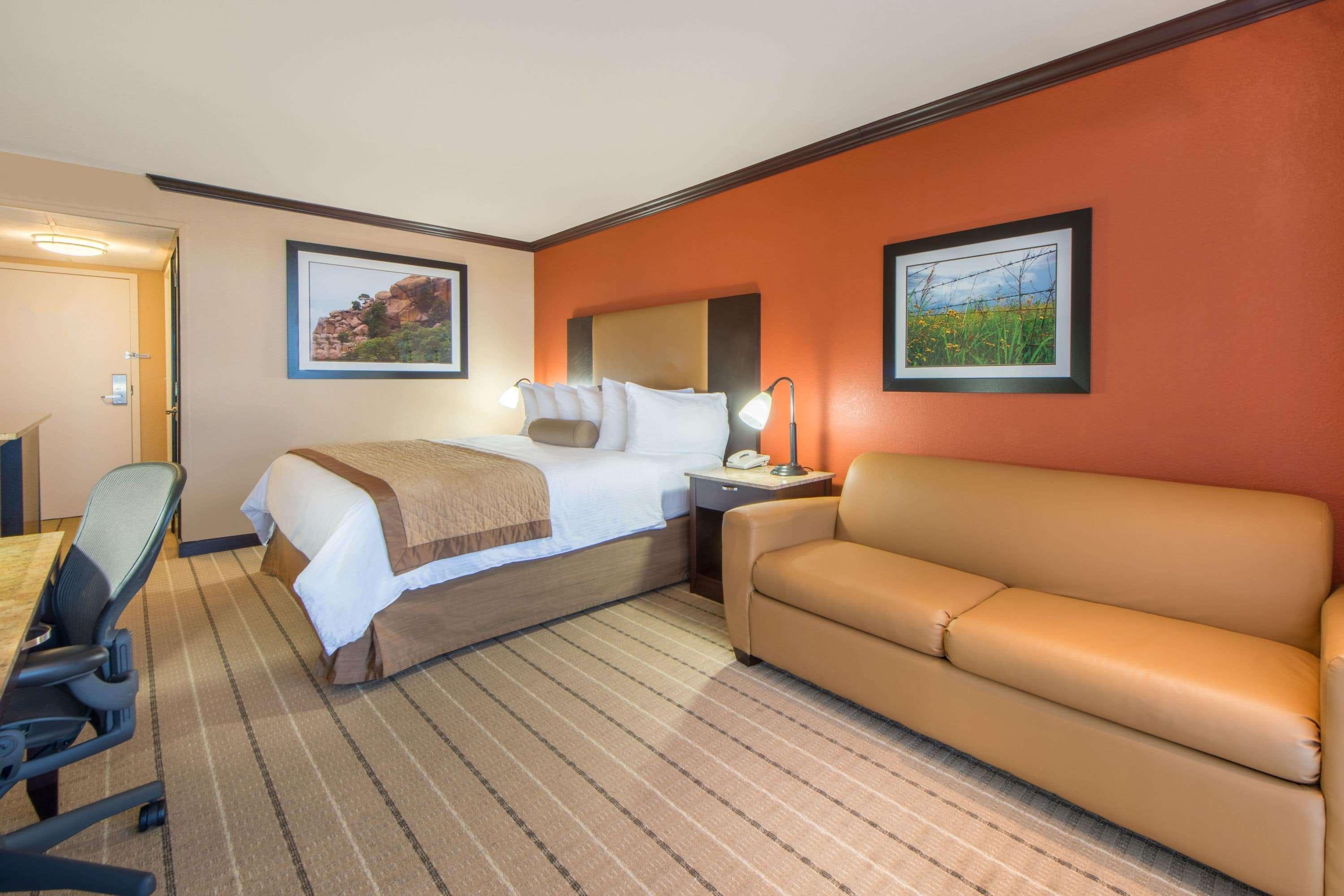 Wyndham Garden Oklahoma City Resort & Conference Hotel Near Airport, Fairgrounds Paycom & I40 Экстерьер фото