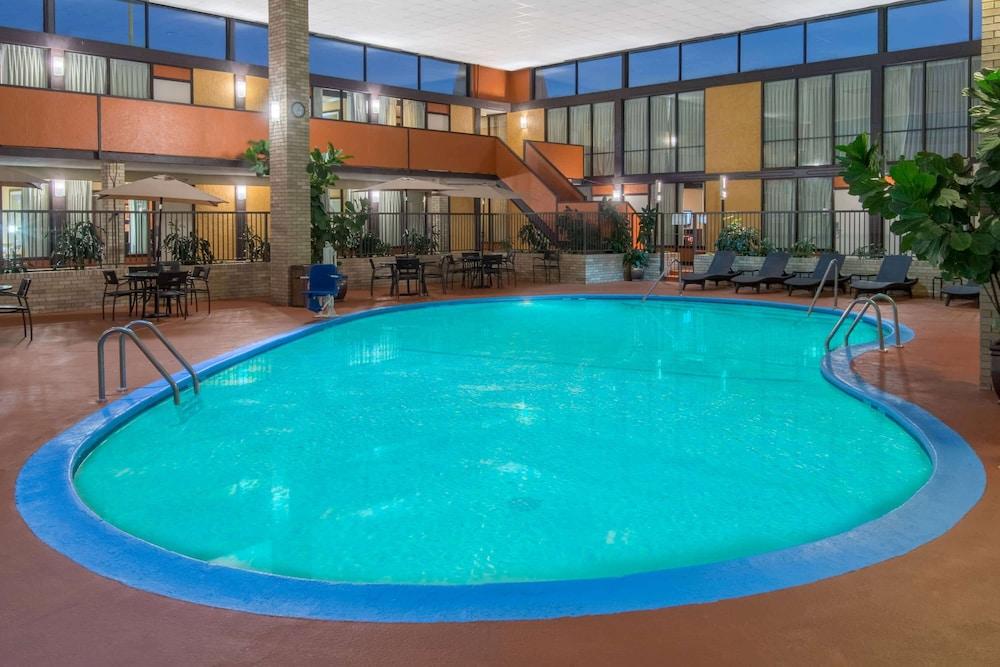 Wyndham Garden Oklahoma City Resort & Conference Hotel Near Airport, Fairgrounds Paycom & I40 Экстерьер фото
