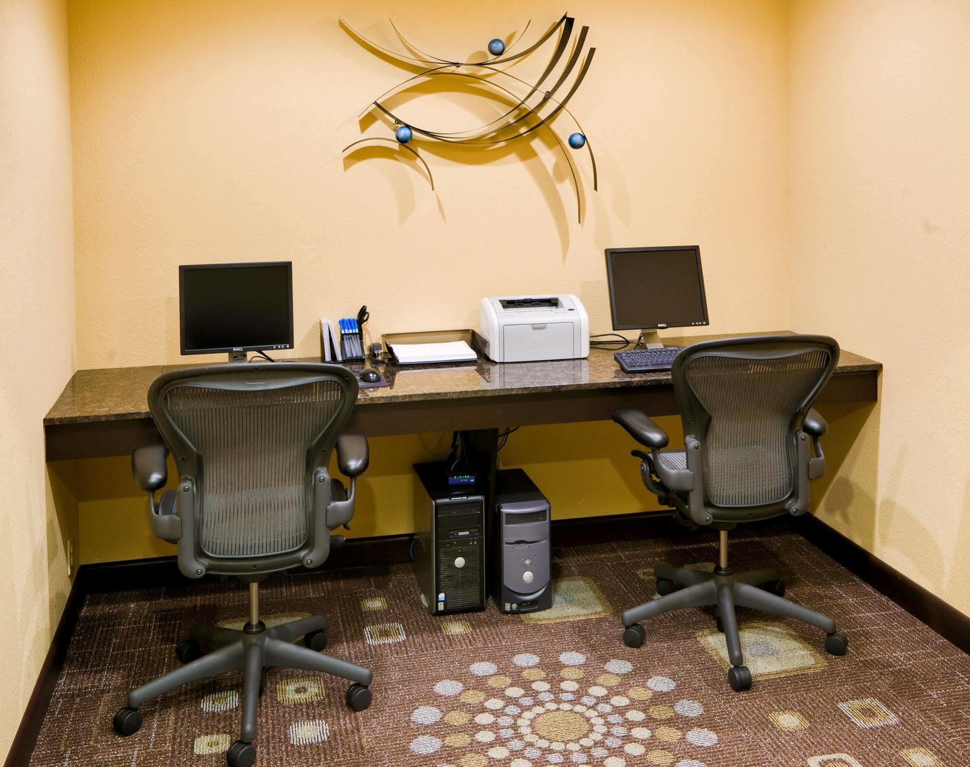 Wyndham Garden Oklahoma City Resort & Conference Hotel Near Airport, Fairgrounds Paycom & I40 Экстерьер фото