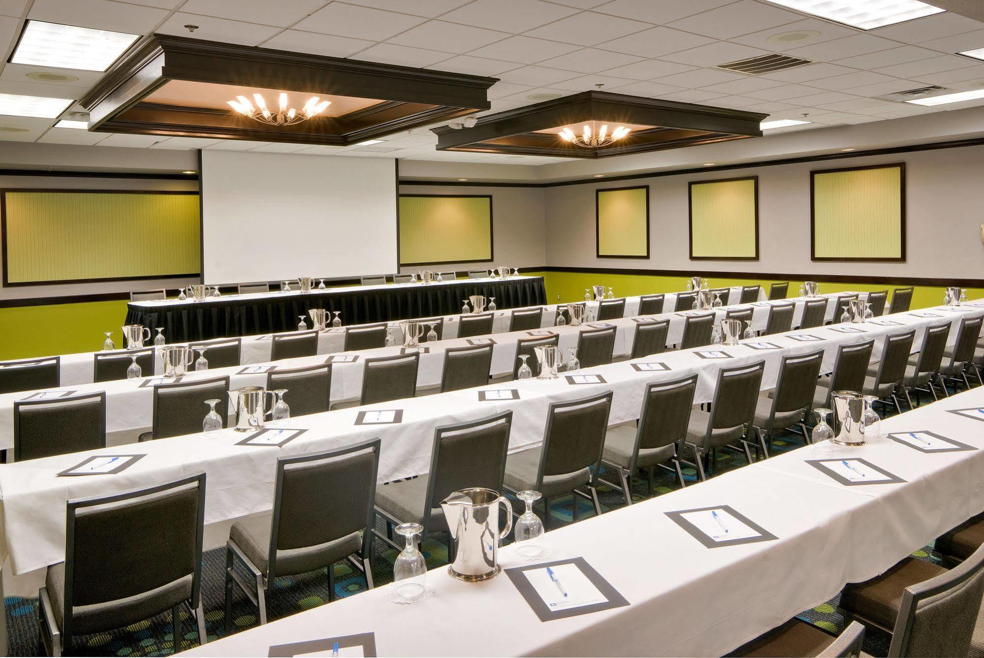 Wyndham Garden Oklahoma City Resort & Conference Hotel Near Airport, Fairgrounds Paycom & I40 Экстерьер фото